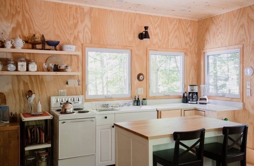 Lyndhurst Cottage | The Dance Hall Cottage on Charleston Lake