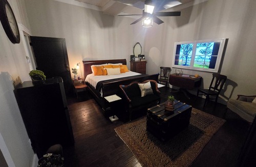 Marthasville Bed & Breakfast | The Daniel Boone Room -Marthasville,MO