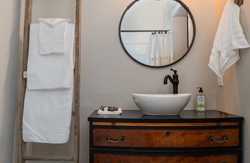 Marthasville Bed & Breakfast | The Daniel Boone Room -Marthasville,MO