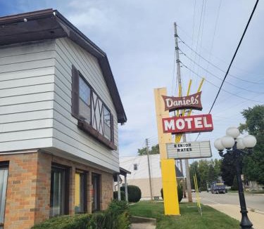 La Salle Hotel | The Daniels Motel