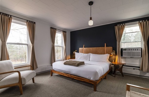 Beach Lake Hotel | THE DARBY