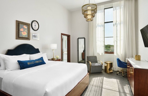 Visalia Hotel | The Darling Hotel