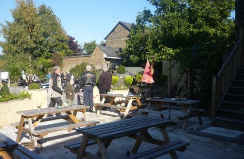 Cobham Hotel | The Darnley Arms