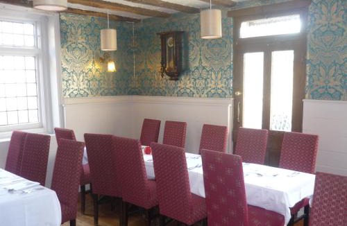 Cobham Hotel | The Darnley Arms