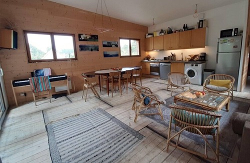 Quend Villa | The datcha in the trees, modernist villa