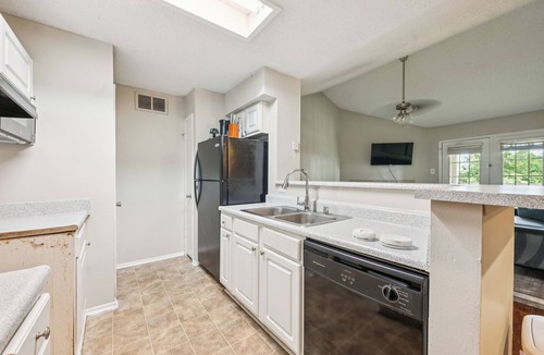 Huntsville Apartment | The Davis 1824 I Spacious 2 Bed 2 Bath
