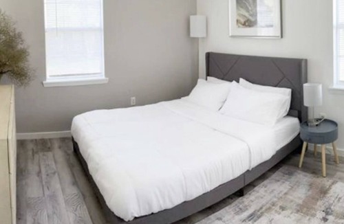 Athens House | The Daylights Suite