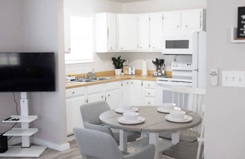 Athens House | The Daylights Suite