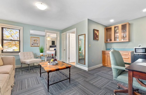 Summit House | The DeBary Inn
