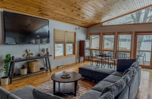 Hammond House | The Deck House on Black Lake