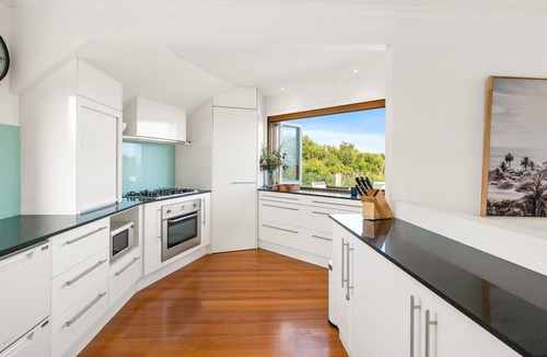 Smiths Beach House | The Deck House - sleeps 8