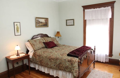 Mason City Bed & Breakfast | The Decker House Bed & Breakfast