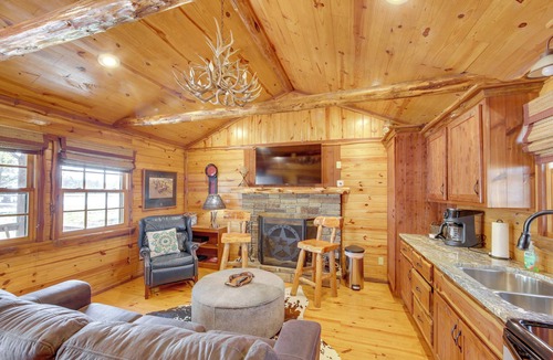 Edom Cabin | ‘The Deer’ Cabin Peaceful Refuge in East Texas