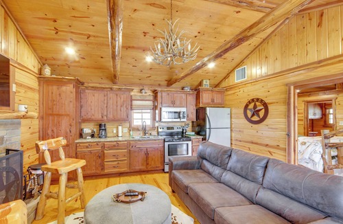 Edom Cabin | ‘The Deer’ Cabin Peaceful Refuge in East Texas