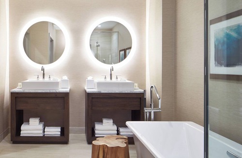 Pittsford Hotel | The Del Monte Lodge Renaissance Rochester Hotel & Spa