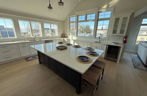 Town Bank House | “The Delford” Beach House only Steps to the Bay Beaches