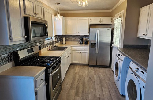 Blytheville House | The Delta House - CHARMING 3 BED. HOUSE W/DECK & GRILL, VERY CLEAN!