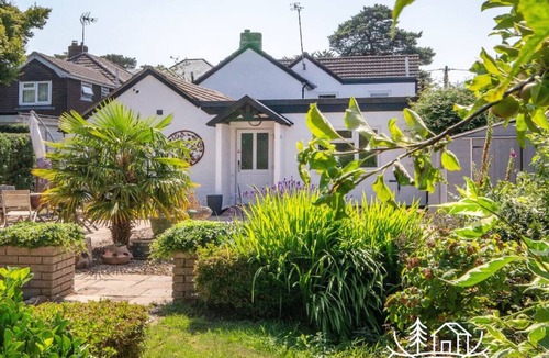 Dibden Purlieu Apartment | The Deluxe Hare - Room 2 - New Forest