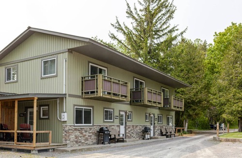 Bloomfield House | The Demorestville: PEC Getaway