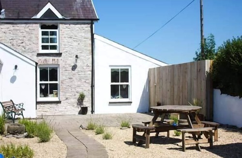 Llanybri Cottage | The Den