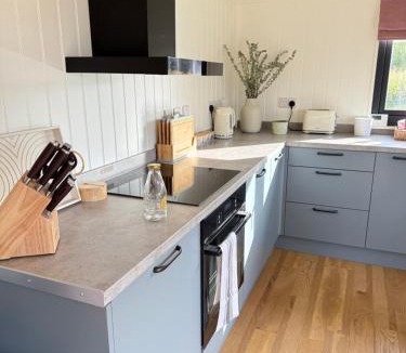 Scoulton Ski Chalet | The Den