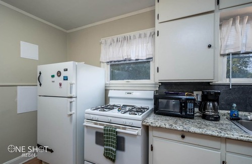 Sayles Blvd. Area Apartment | The Den in the heart of Abilene.