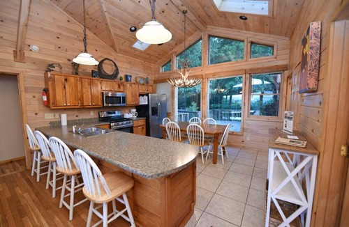 Foxfire Estates Cabin | The Denali Cabin | 6BR Mountain Retreat Hot Tub Game Room