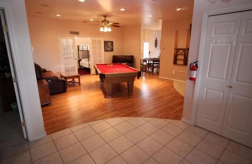 Farmington Villa | The Desert Retreat 9 Beds, Hot Tub Pool table