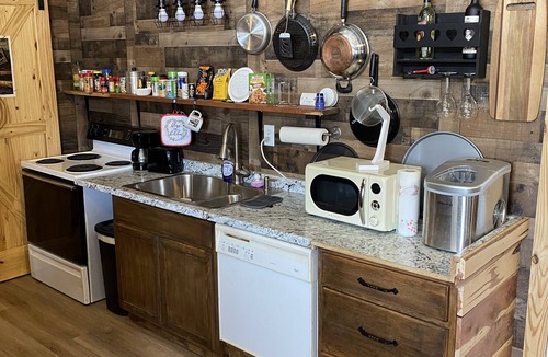 Smithville Cabin | The Desperado Inn is a charming secluded cabin with Mountain Fork River access