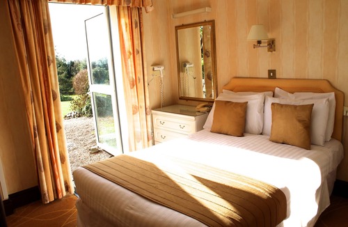 Exmouth Bed & Breakfast | The Devoncourt Resort