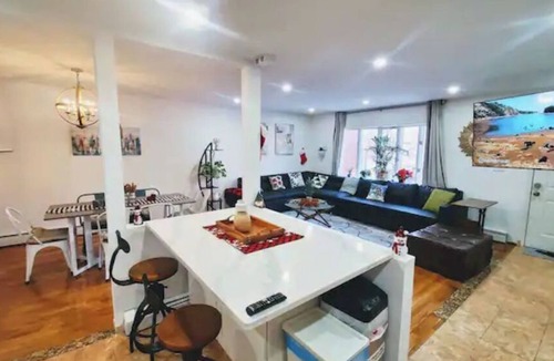 Jamaica Estates Apartment | The Devonshire/LVL1: LUX Xcape; subway@600 steps