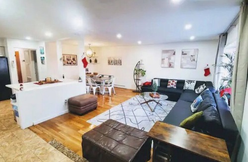 Jamaica Estates Apartment | The Devonshire/LVL2: LUX Xcape; subway@600 steps!