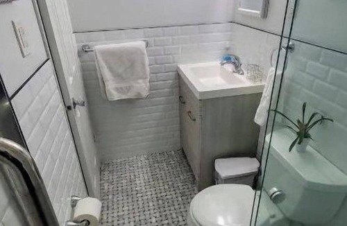 Jamaica Estates Apartment | The Devonshire/LVL2: LUX Xcape; subway@600 steps!