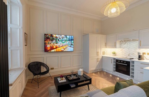 North West Apartment | The Devonshire Suite - Your 5 Star West End Stay!