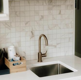 Elk Rapids Hotel | The Dexter By Kasa