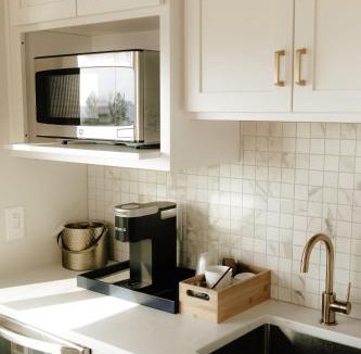 Elk Rapids Hotel | The Dexter By Kasa