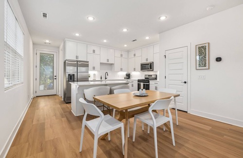 Fayetteville House | The Diamond-0.5 mi to Baum Walker-1.5 mi to DT