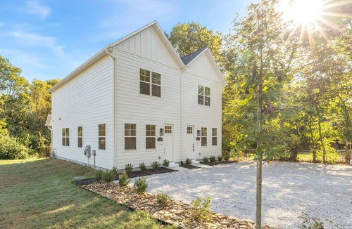 Fayetteville House | The Diamond-0.5 mi to Baum Walker-1.5 mi to DT