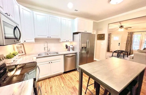 Paducah House | The Dim Light - The Carriage House Flats South
