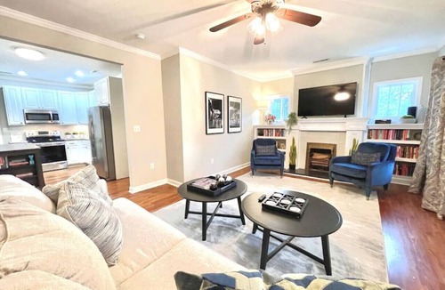 Paducah House | The Dim Light - The Carriage House Flats South
