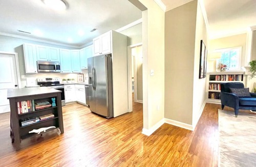 Paducah House | The Dim Light - The Carriage House Flats South