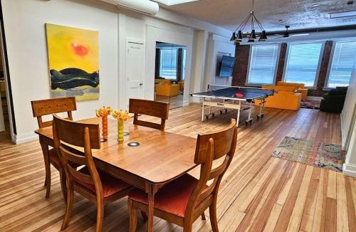 Downtown Springfield Apartment | The Disco Downtown Loft, 3BR