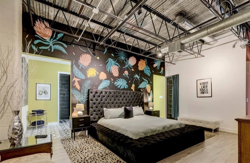 East Downtown Houston Apartment | The Disco Suite