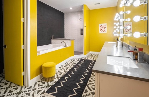 East Downtown Houston Apartment | The Disco Suite