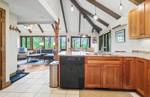 Treeloft House | The Distinguished Squirrel Chalet walking distance