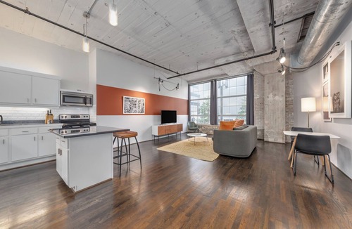 Theater District Apartment | The District at Hogg Palace, A Wyndham Hotel