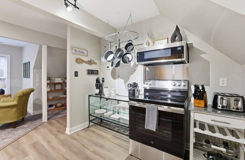 North Chesterfield House | The Divine Cottage: Woodsy Hideaway!