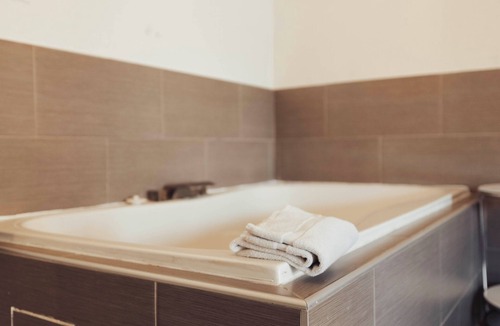 Little Armenia Hotel | The Dixie Hollywood