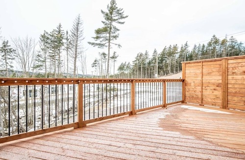 Bedford House | The Doane - Modern 4br located in West Bedford.