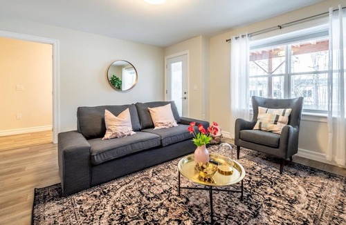Bedford House | The Doane - Modern 4br located in West Bedford.